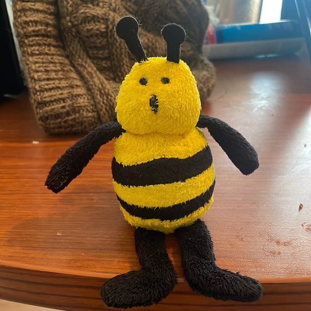 Cute ball bee